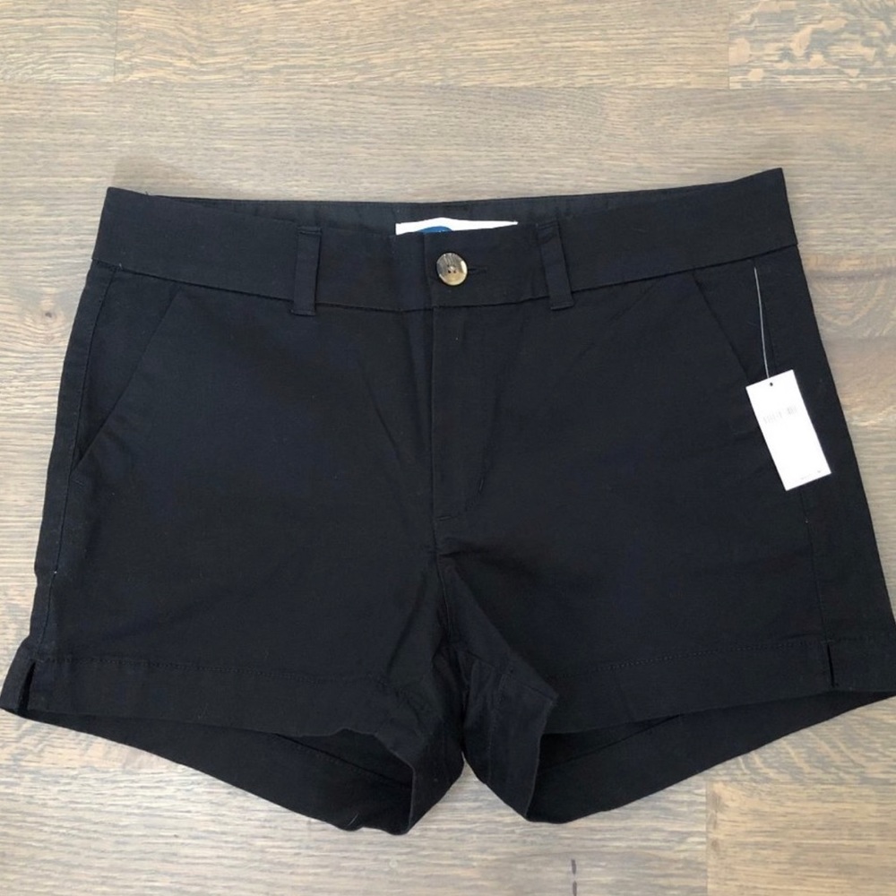 NWT Old Navy black everyday short size 6 mid rise